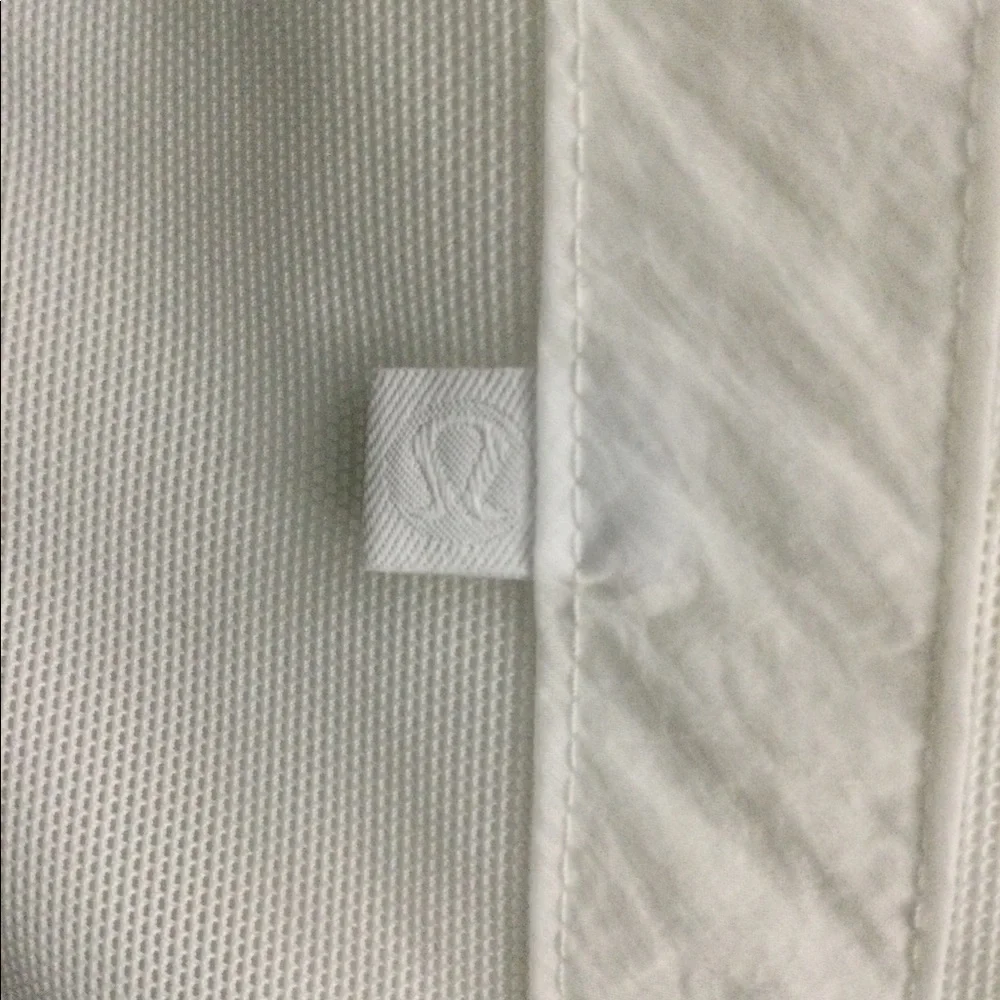 SOLD Lululemon Translu Anorak - Picture 7 of 14